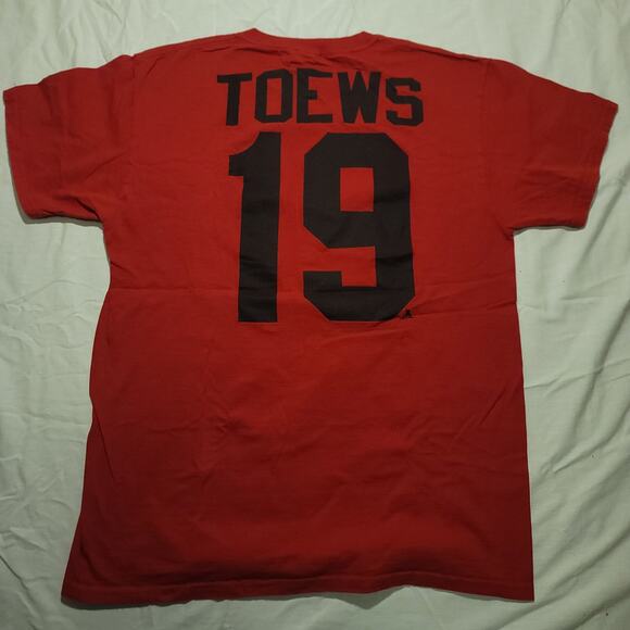 NHL Chicago Blackhawks #19 Toews Graphic Hockey T Shirt Mens Size Medium M Red - Picture 9 of 9
